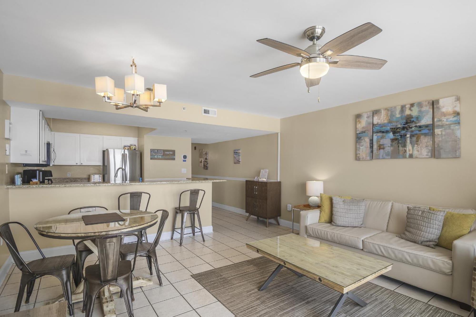 Pelican Beach Resort Condos Destin Rum bild